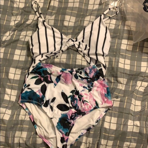 ModCloth the Siana one piece swimsuit - Picture 3 of 4